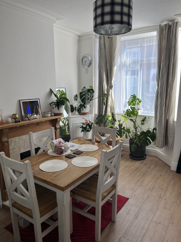 Room Hawkesbury Road in Leicester