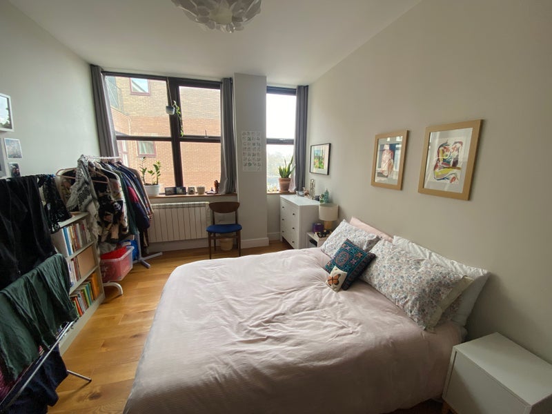 Flat Mare Street in Greater London