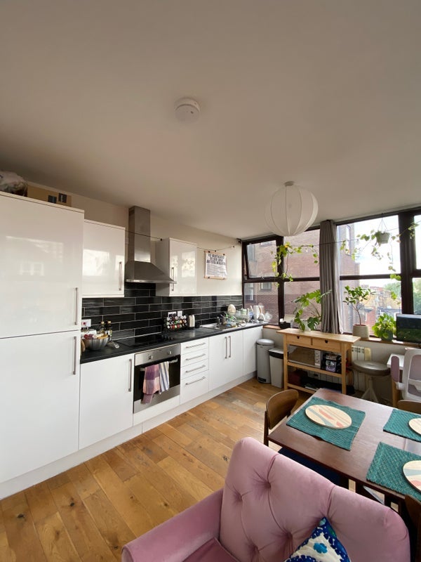 Flat Mare Street in Greater London