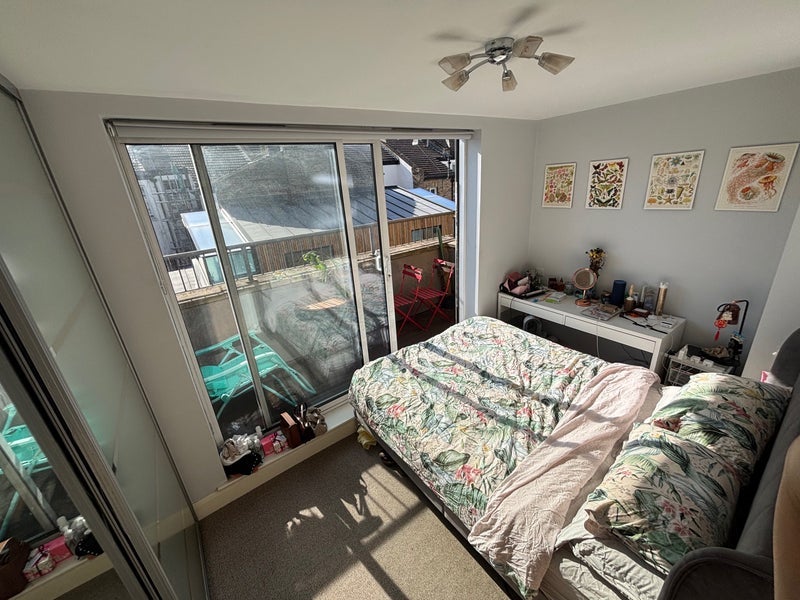 Room Voss Street in Greater London