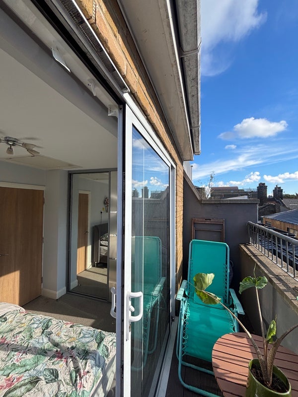 Room Voss Street in Greater London