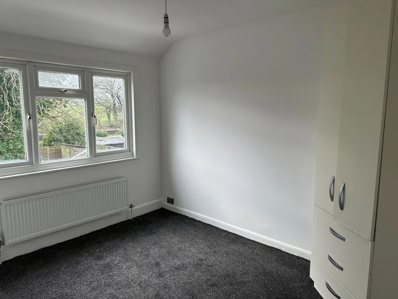 House Knollmead in Greater London