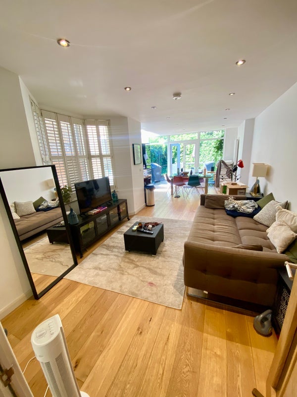 Room Leander Road in Greater London