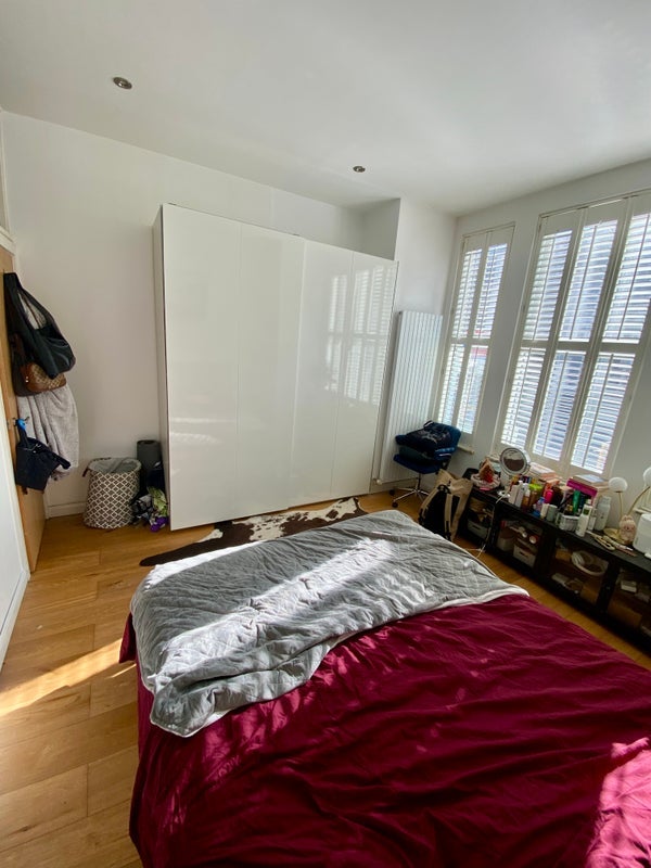 Room Leander Road in Greater London