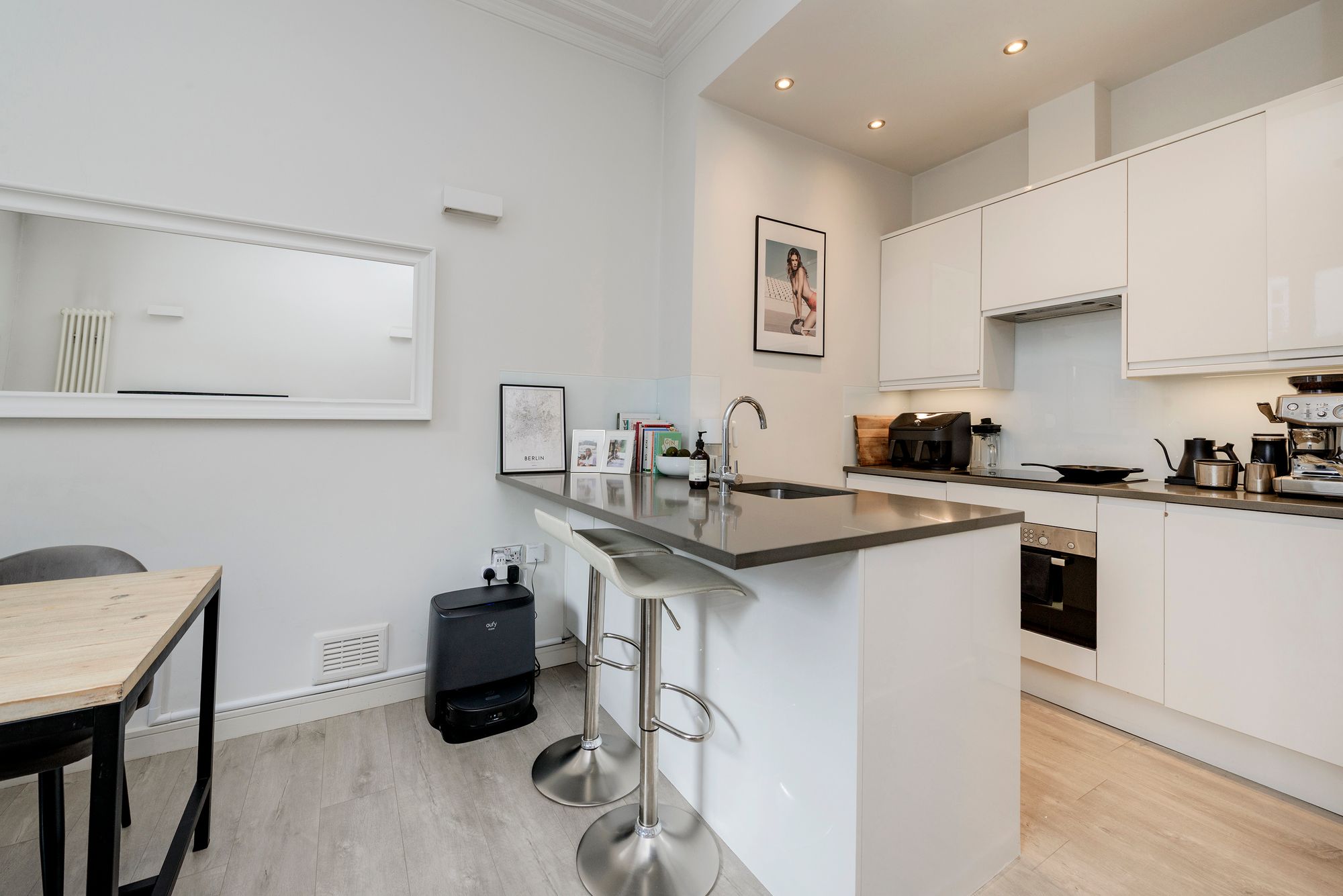 Flat Fellows Road in Greater London