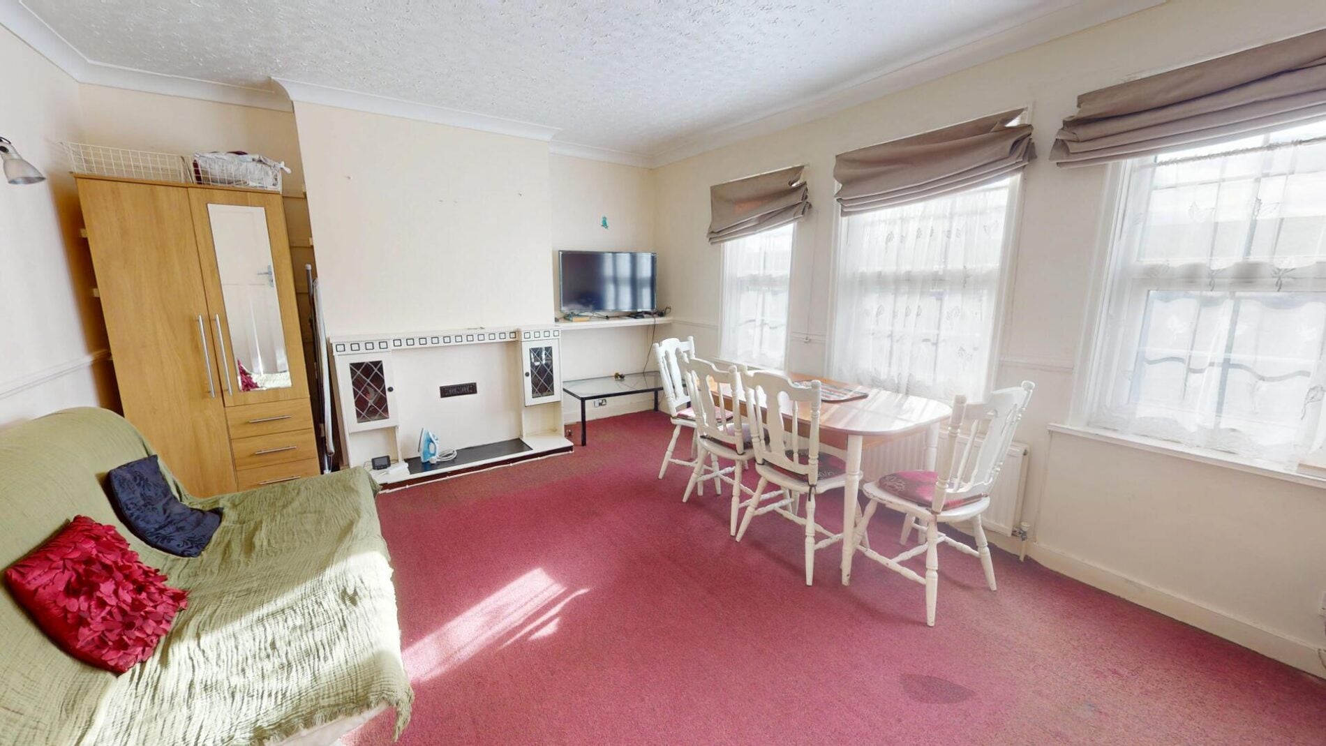 Flat Heathview Road in Greater London