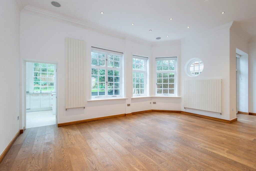 Flat Frognal Lane in Greater London