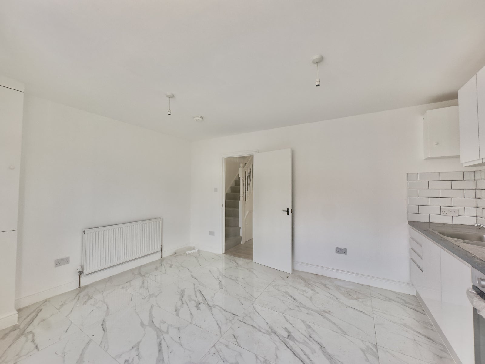 Flat Valnay Street in Greater London