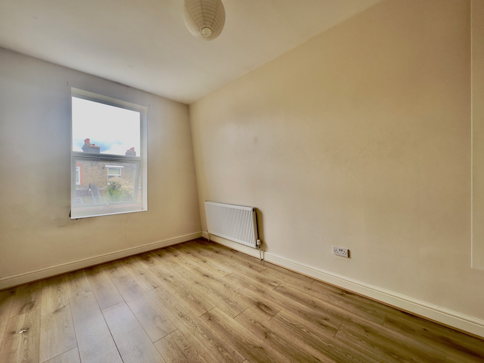Flat Valnay Street in Greater London