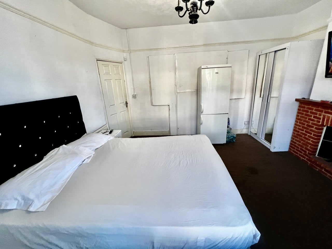 Room Myrtledene Road in Greater London