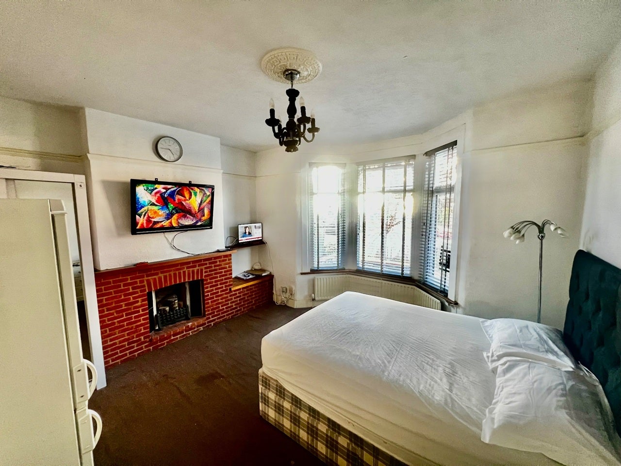 Room Myrtledene Road in Greater London