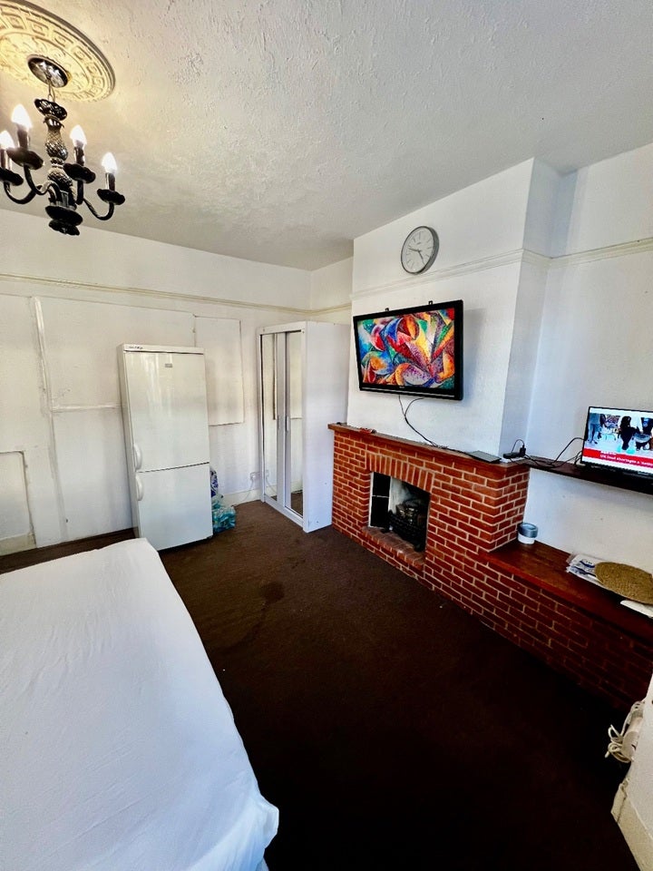 Room Myrtledene Road in Greater London
