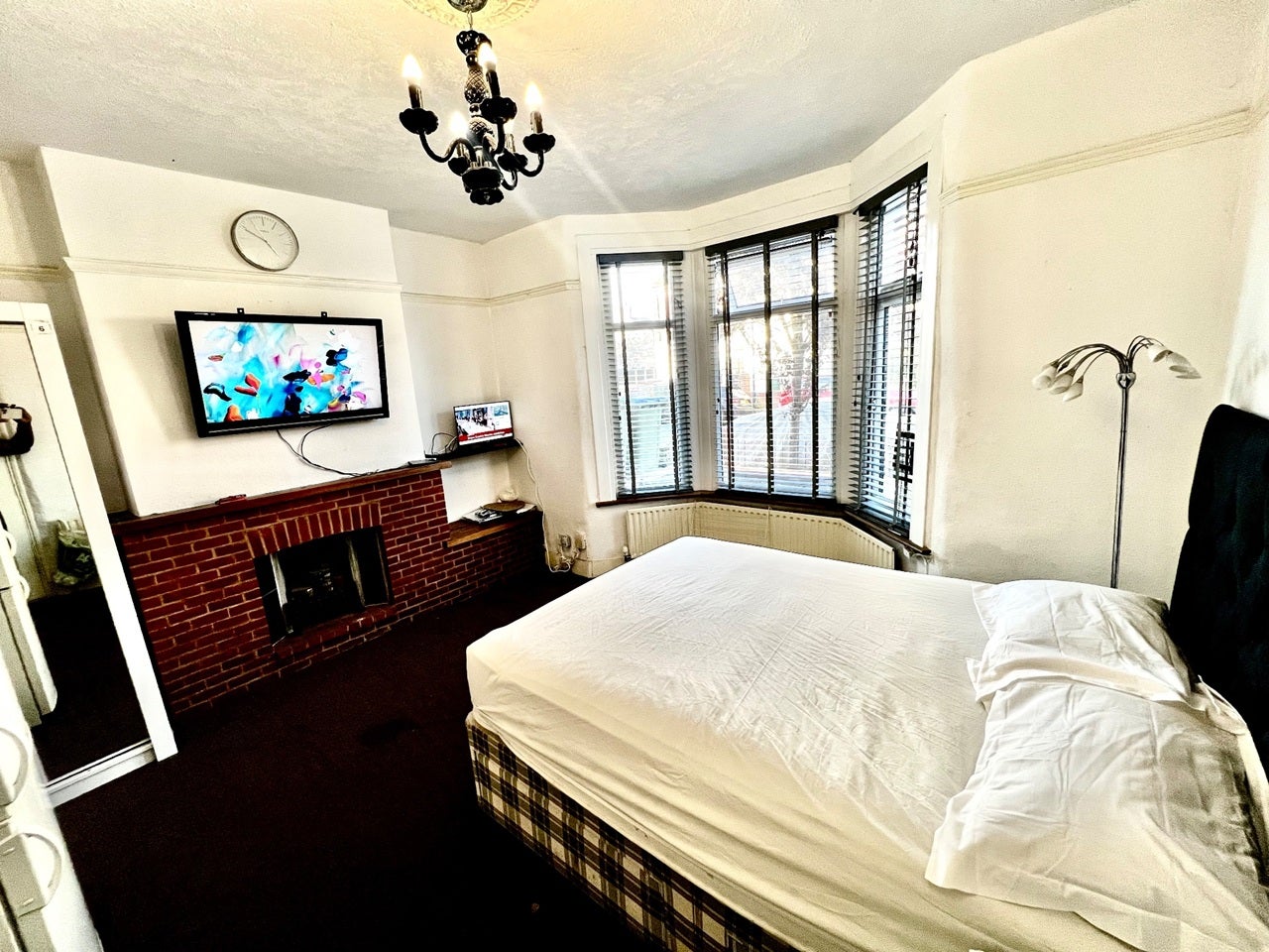 Room Myrtledene Road in Greater London