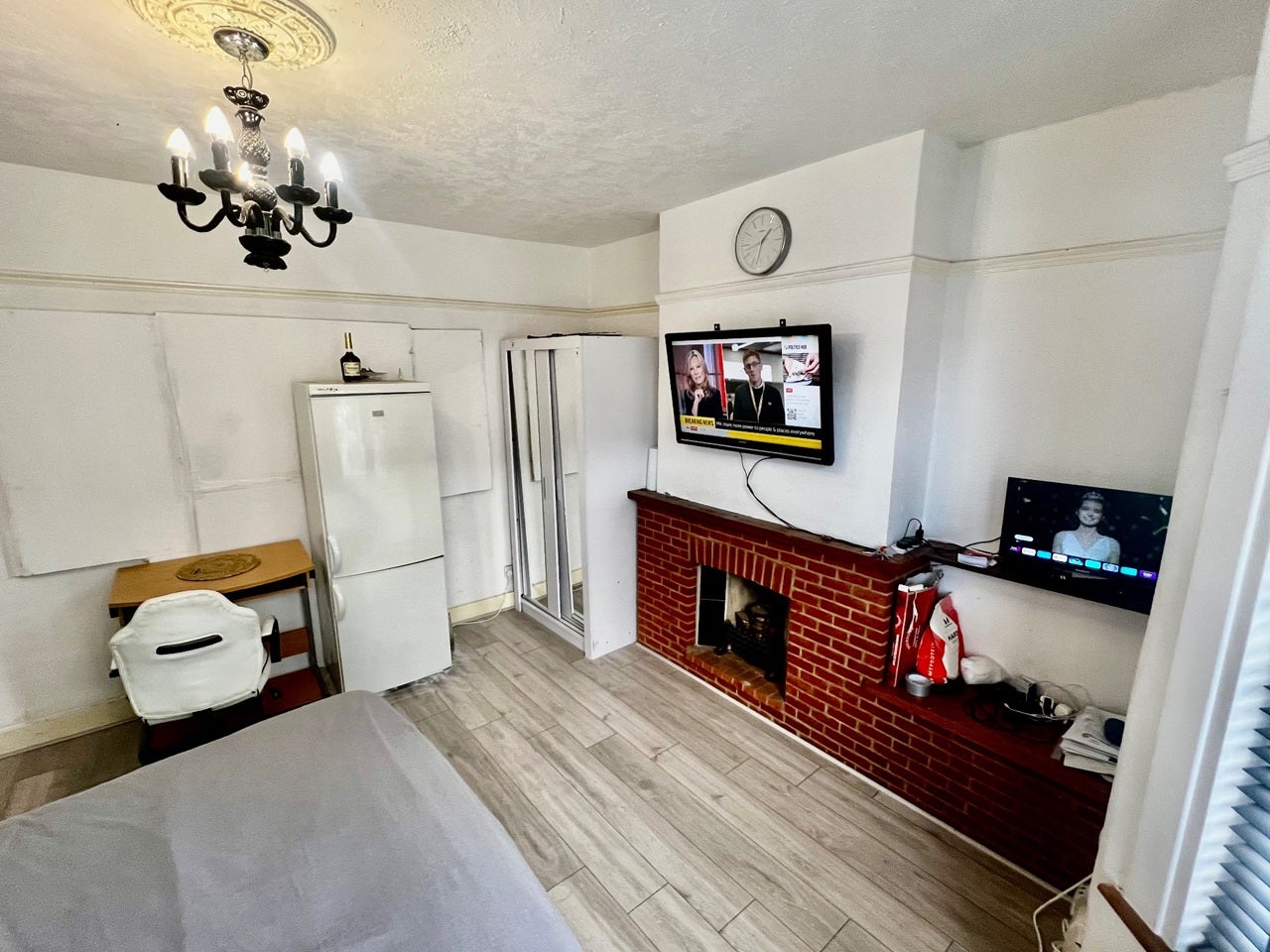 Room Myrtledene Road in Greater London