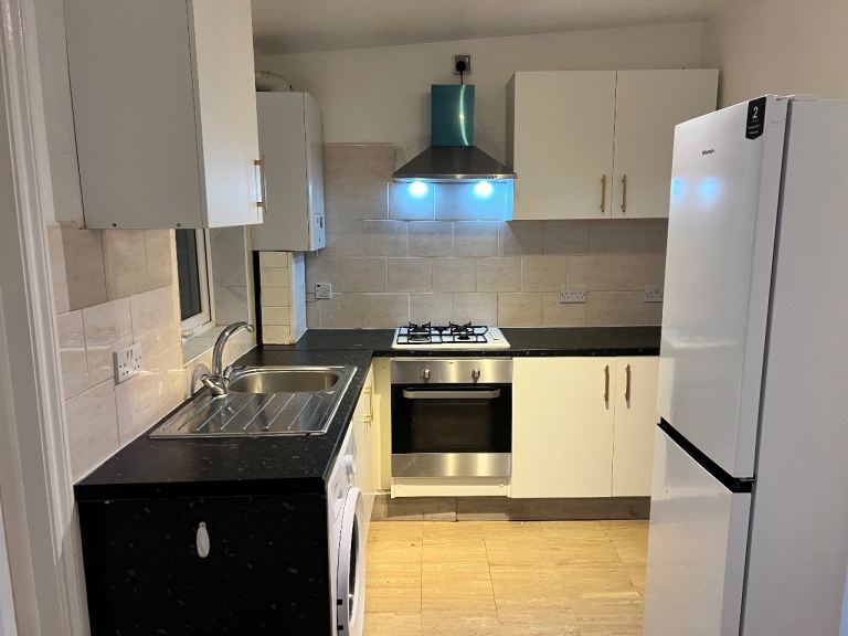 Flat Knightland Road in Greater London