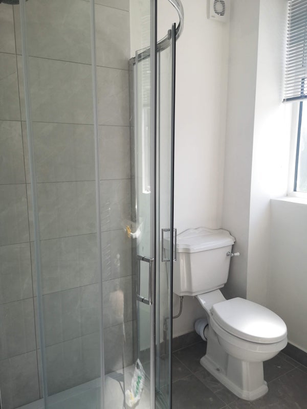 Room Felstead Road in Bristol