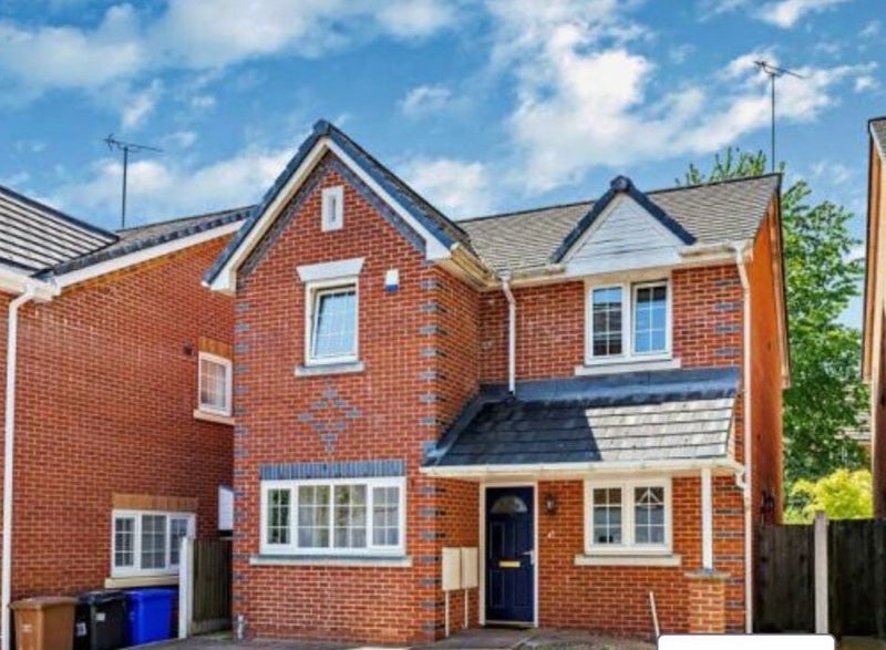 Room Chaplin Close in Salford