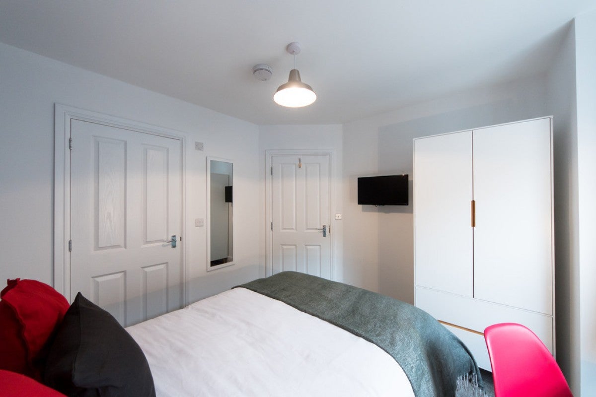Room Henry Street in Reading