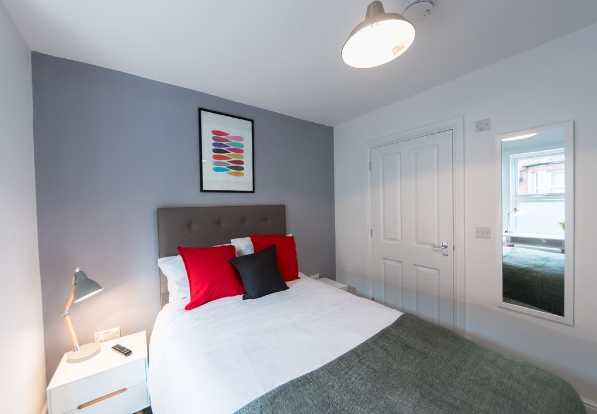 Room Henry Street in Reading