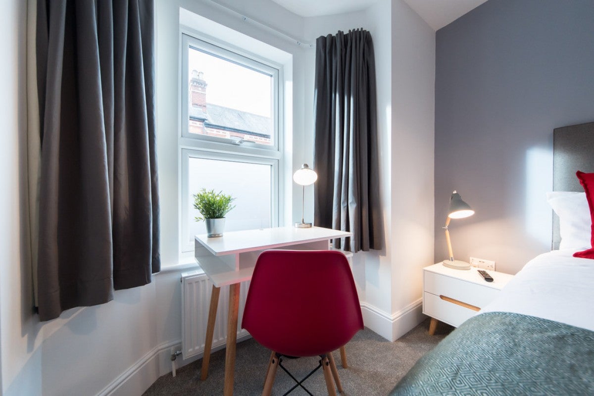 Room Henry Street in Reading