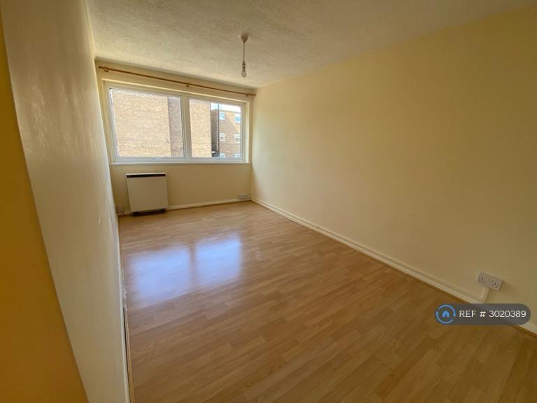Flat Upton Dene in Greater London