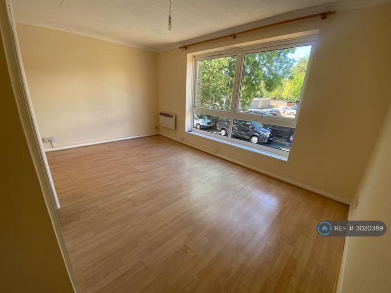 Flat Upton Dene in Greater London