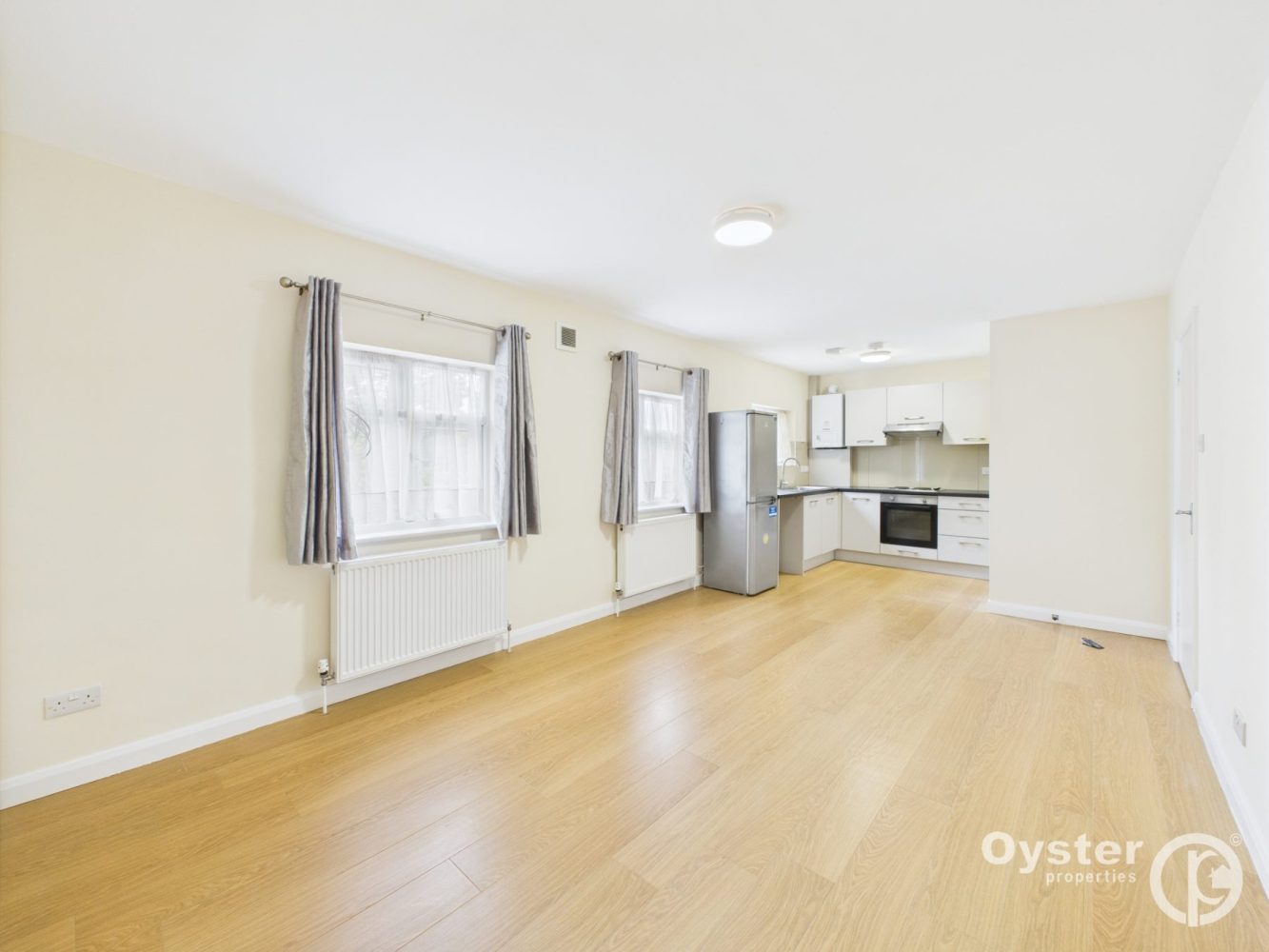 Flat Eton Avenue in Greater London