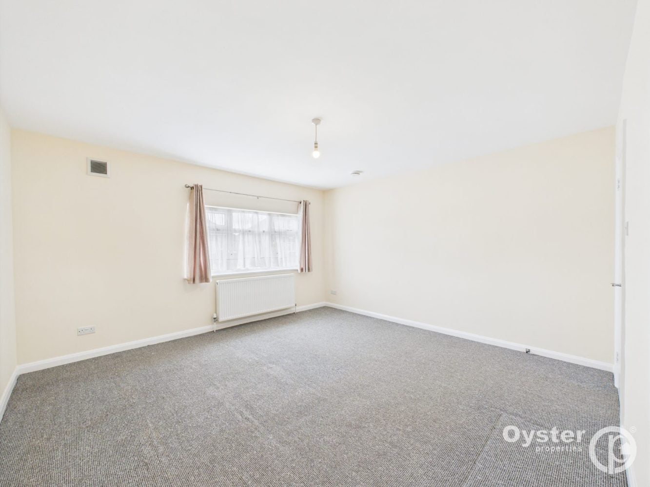 Flat Eton Avenue in Greater London