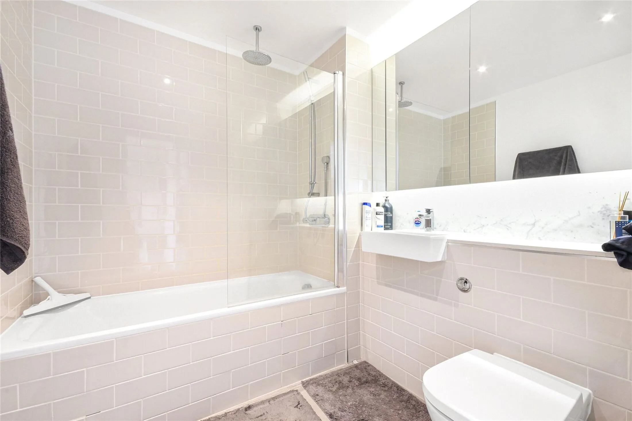 Flat Victory Place in Greater London