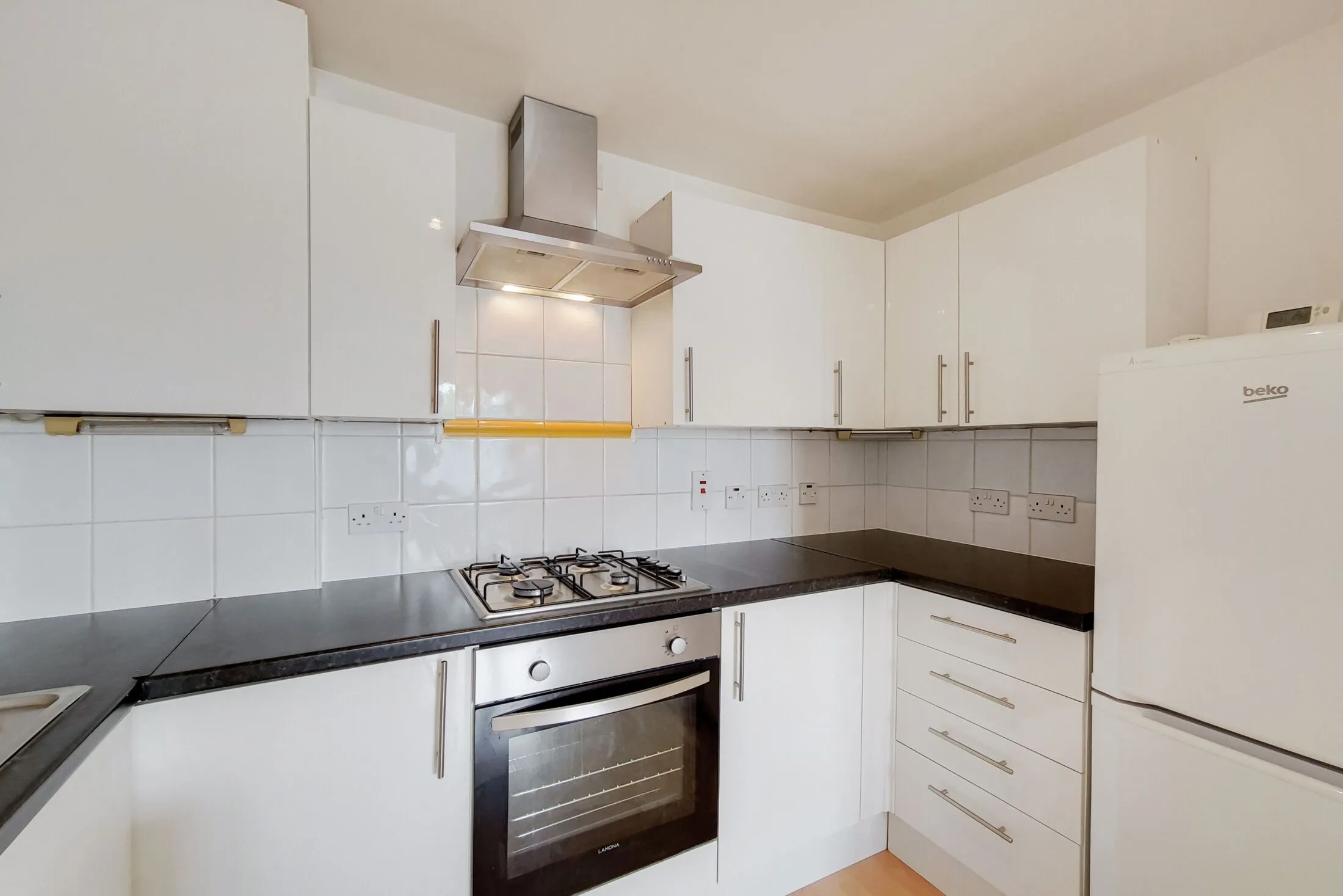Flat Hayfield Yard in Greater London