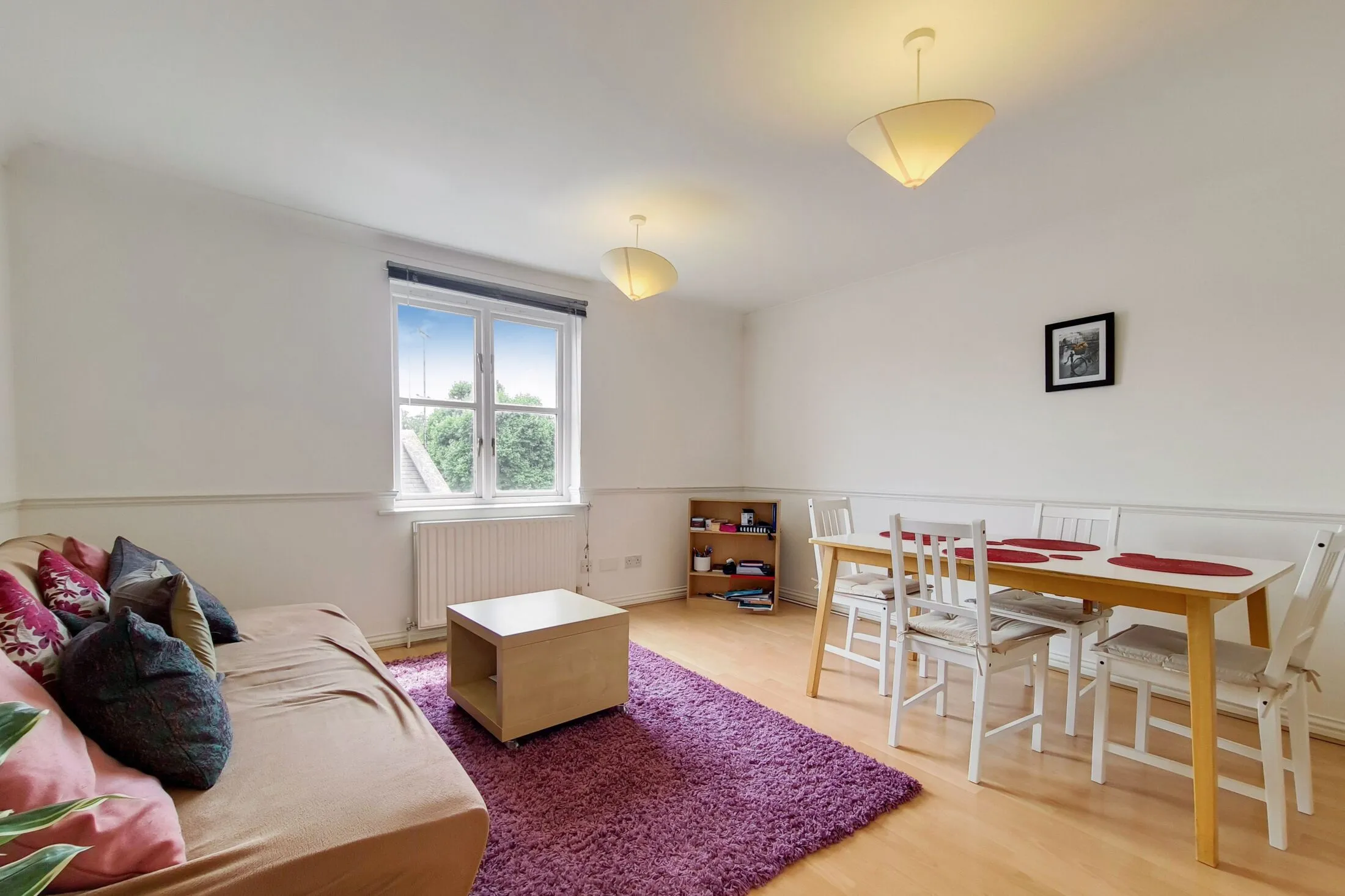 Flat Hayfield Yard in Greater London