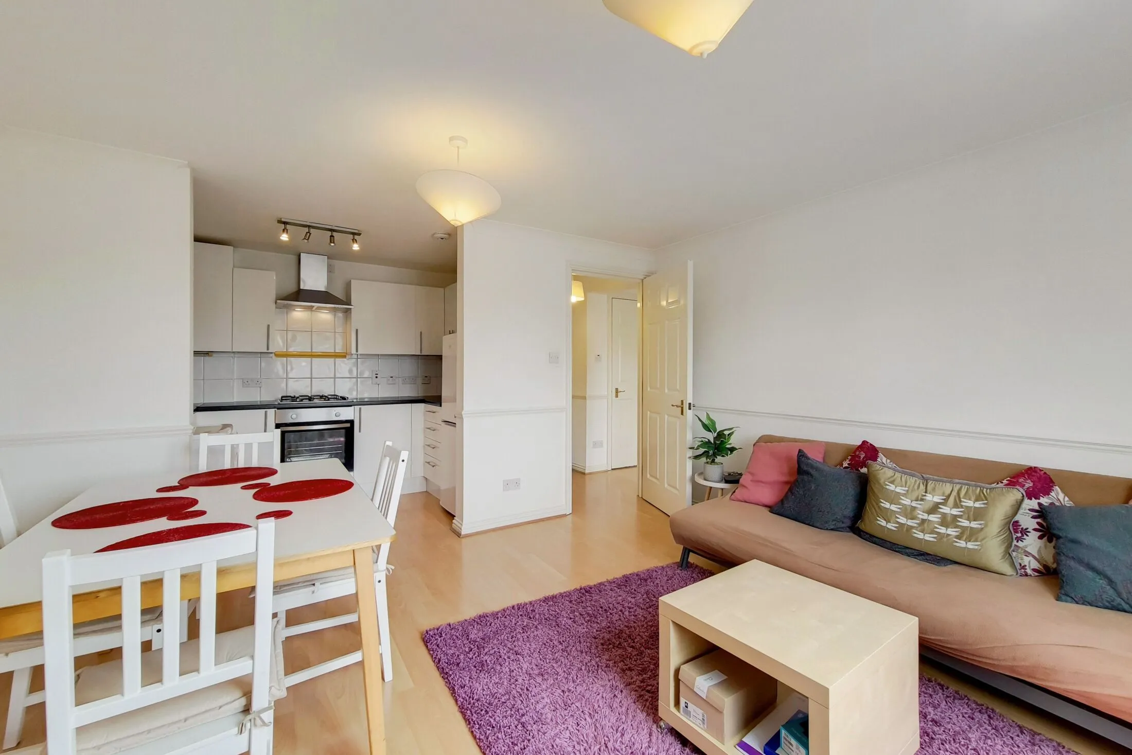 Flat Hayfield Yard in Greater London