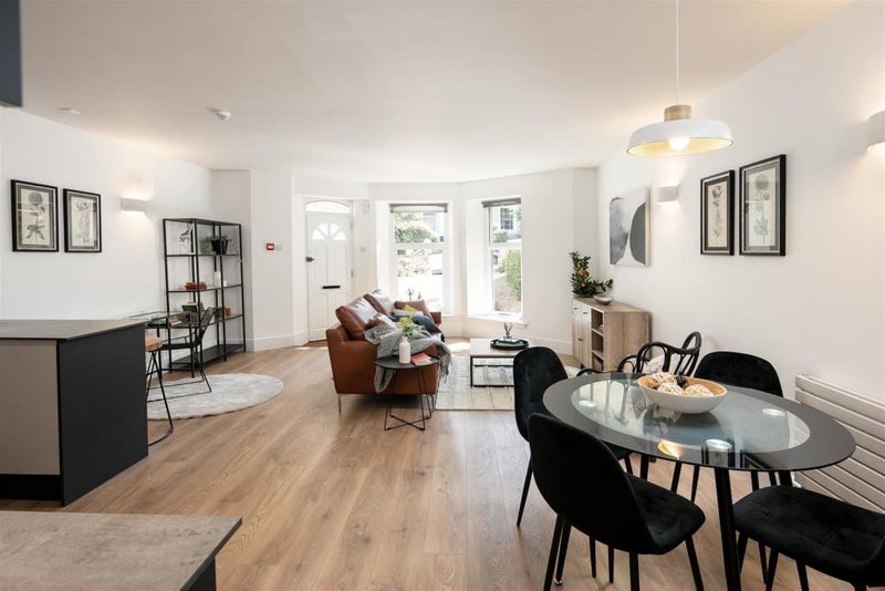 Room Pembroke Road in Bristol
