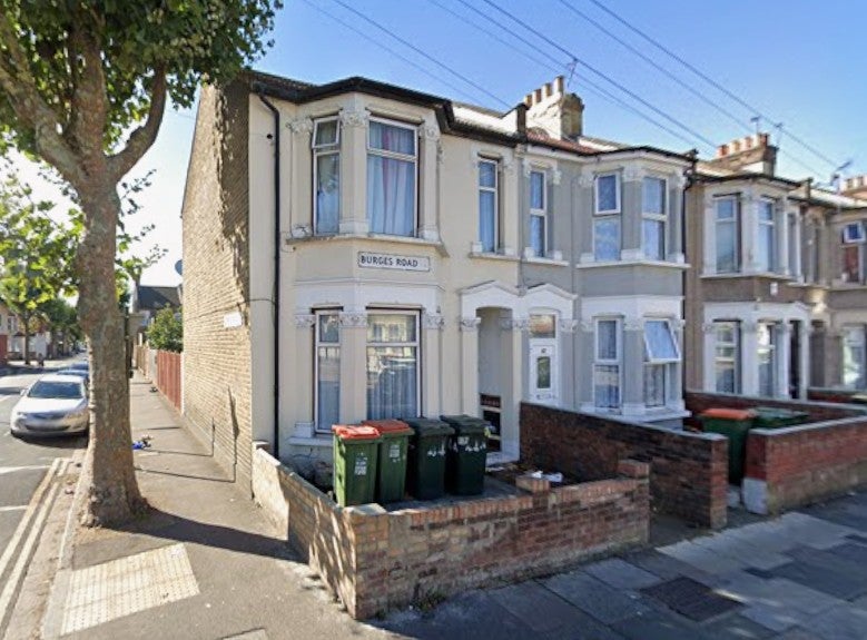 Flat Burges Road in Greater London