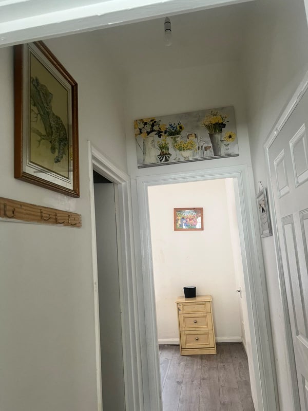 Flat Glenfield Road in Leicester