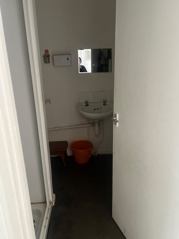 Flat Glenfield Road in Leicester