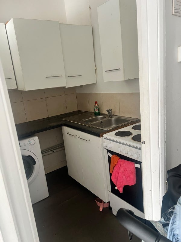 Flat Glenfield Road in Leicester