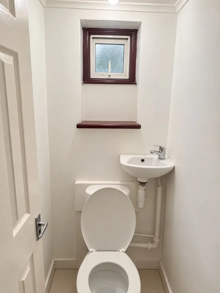 Room Ripple Road in Greater London
