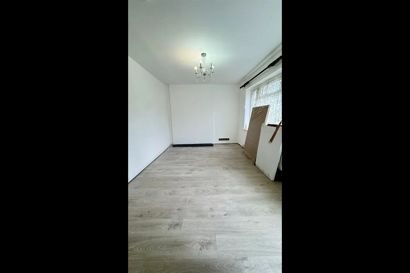 Flat Sawley Road in Greater London