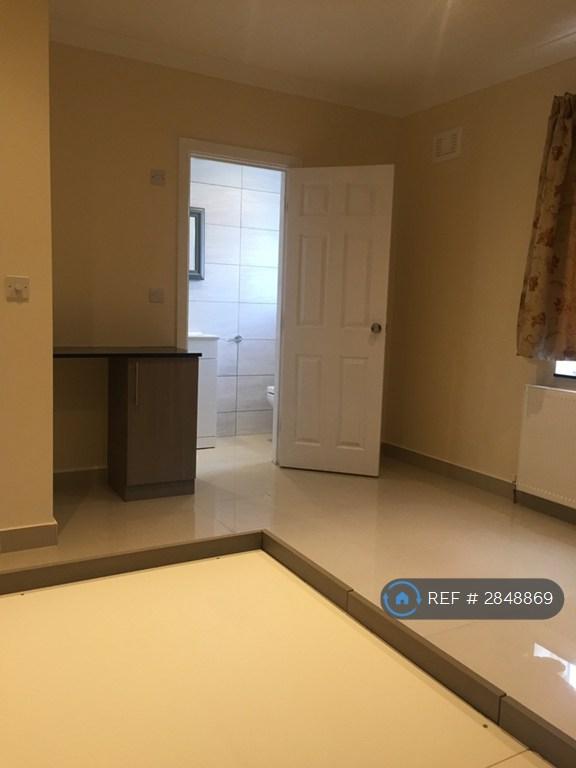 Room Clifford Road in Greater London