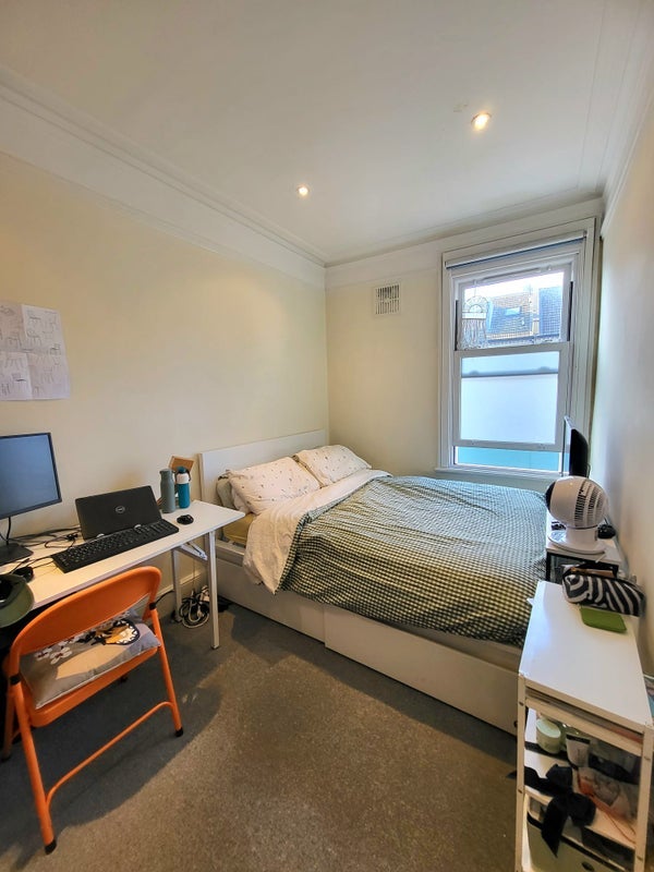 Room Lavender Hill in Greater London