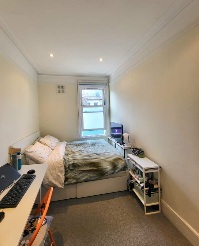 Room Lavender Hill in Greater London