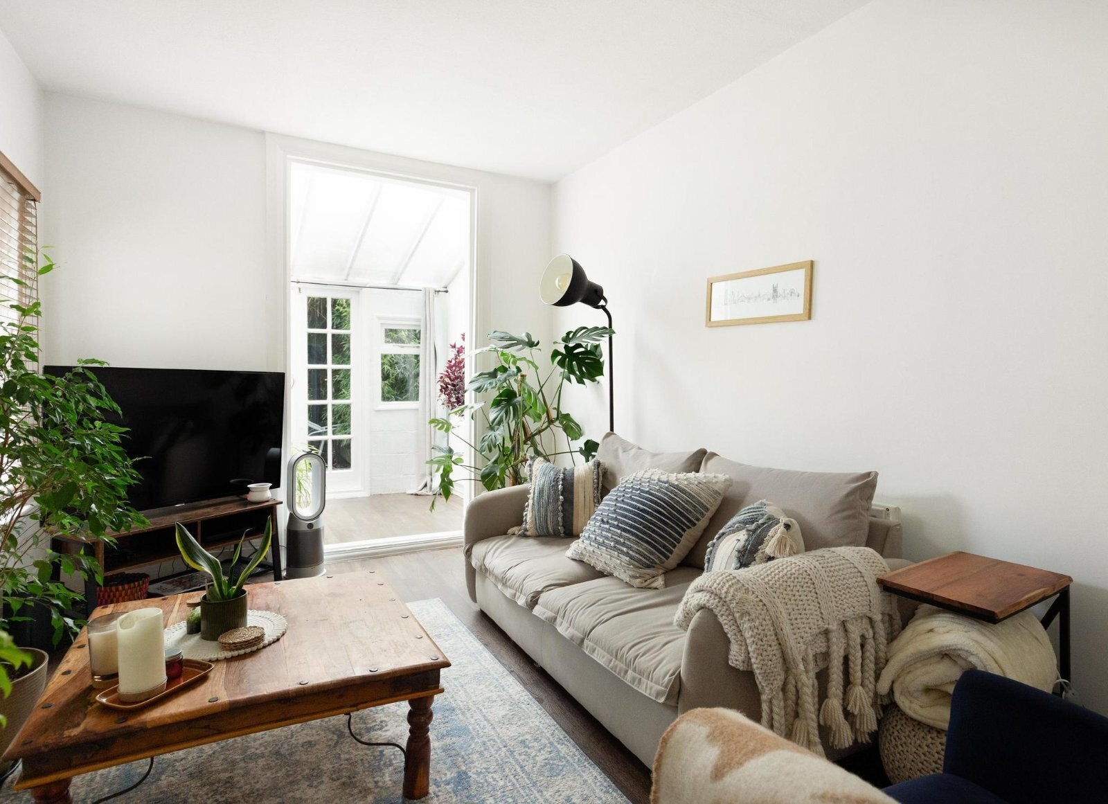 Flat Cathles Road in Greater London