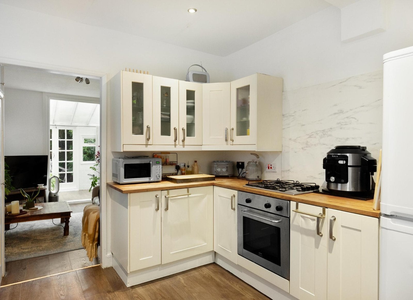 Flat Cathles Road in Greater London