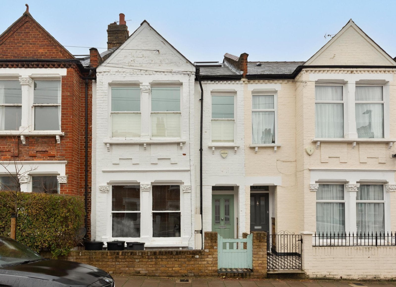 Flat Cathles Road in Greater London