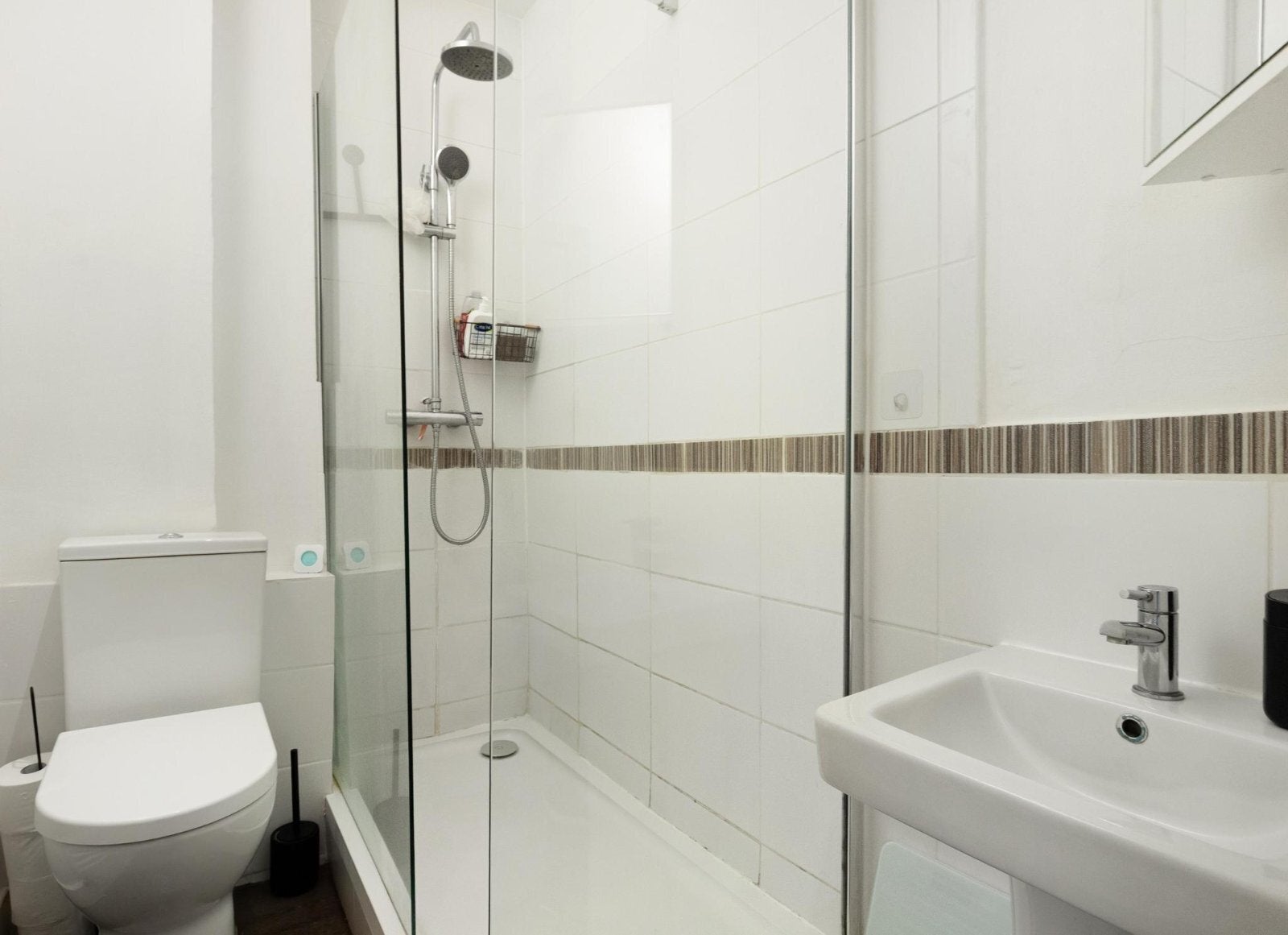 Flat Cathles Road in Greater London