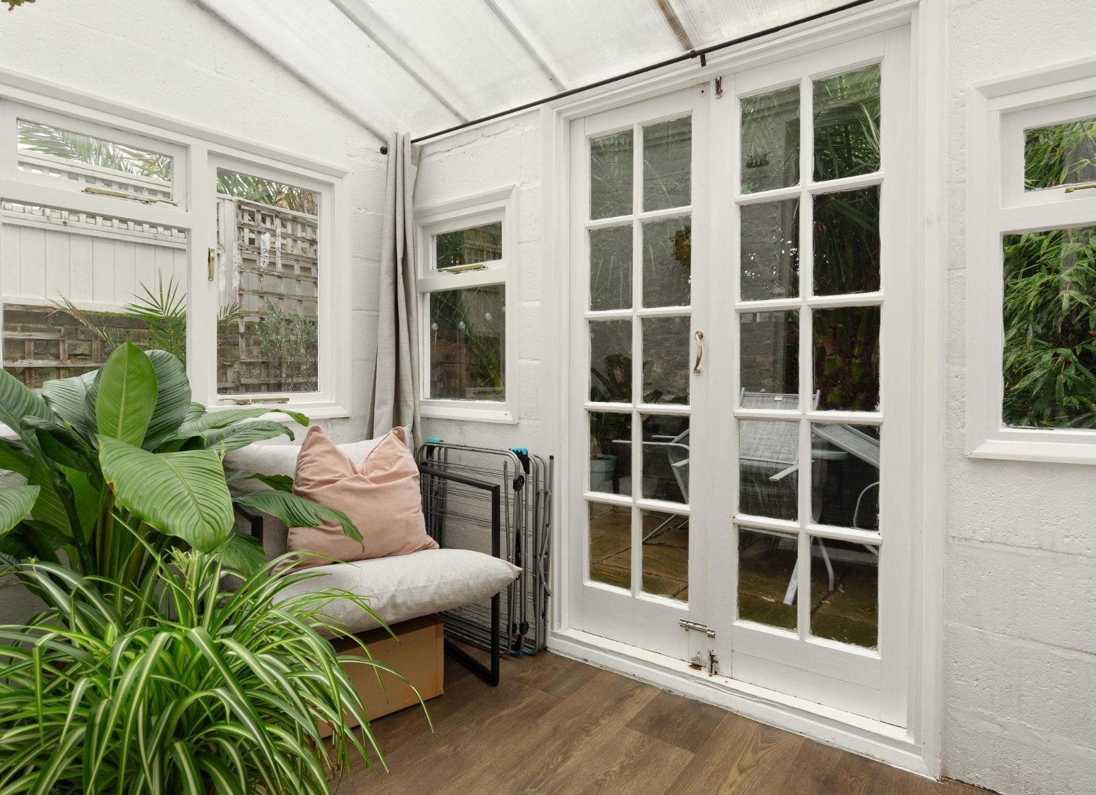 Flat Cathles Road in Greater London