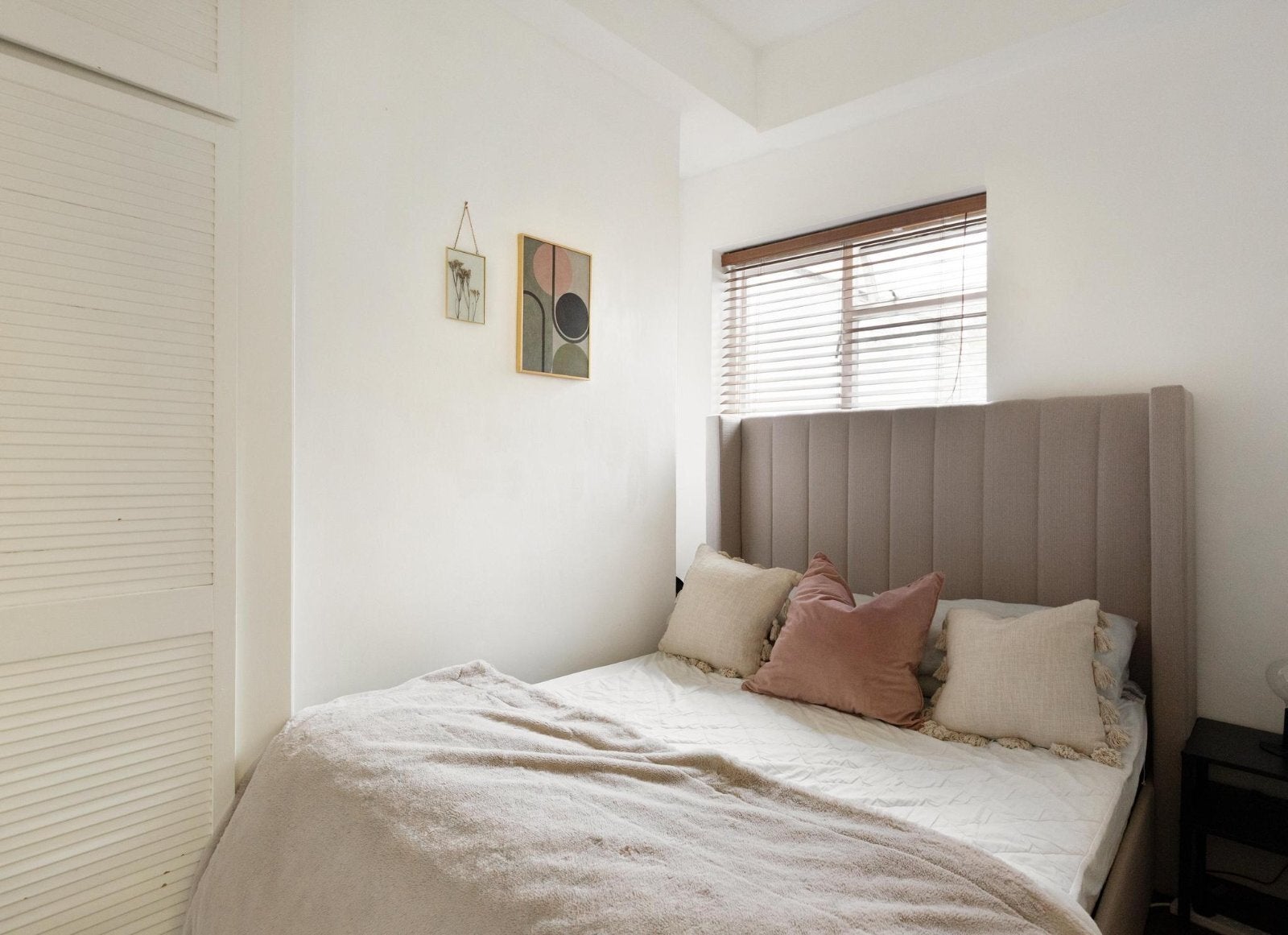 Flat Cathles Road in Greater London