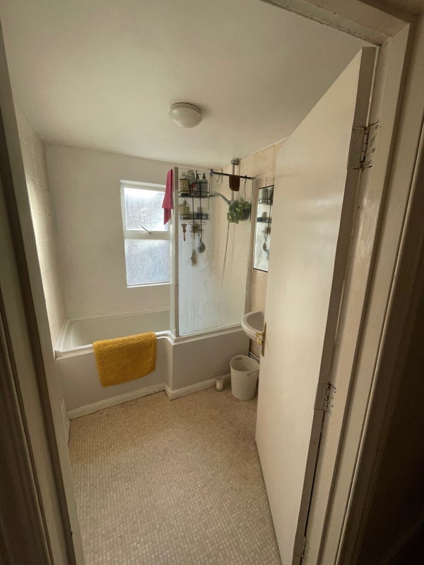 Room Lordship Lane in Greater London