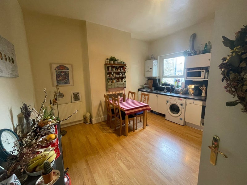 Room Lordship Lane in Greater London